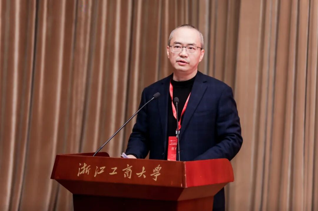 武鑫教授在论坛作年度工作报告